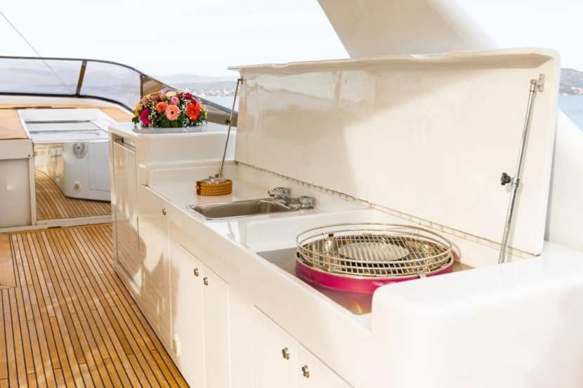 Yacht bbq, luxury yacht amenities, motor yacht rental Athens