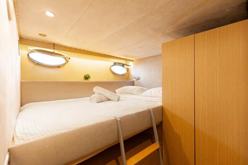 Twin yacht cabin, motor yacht rental Athens